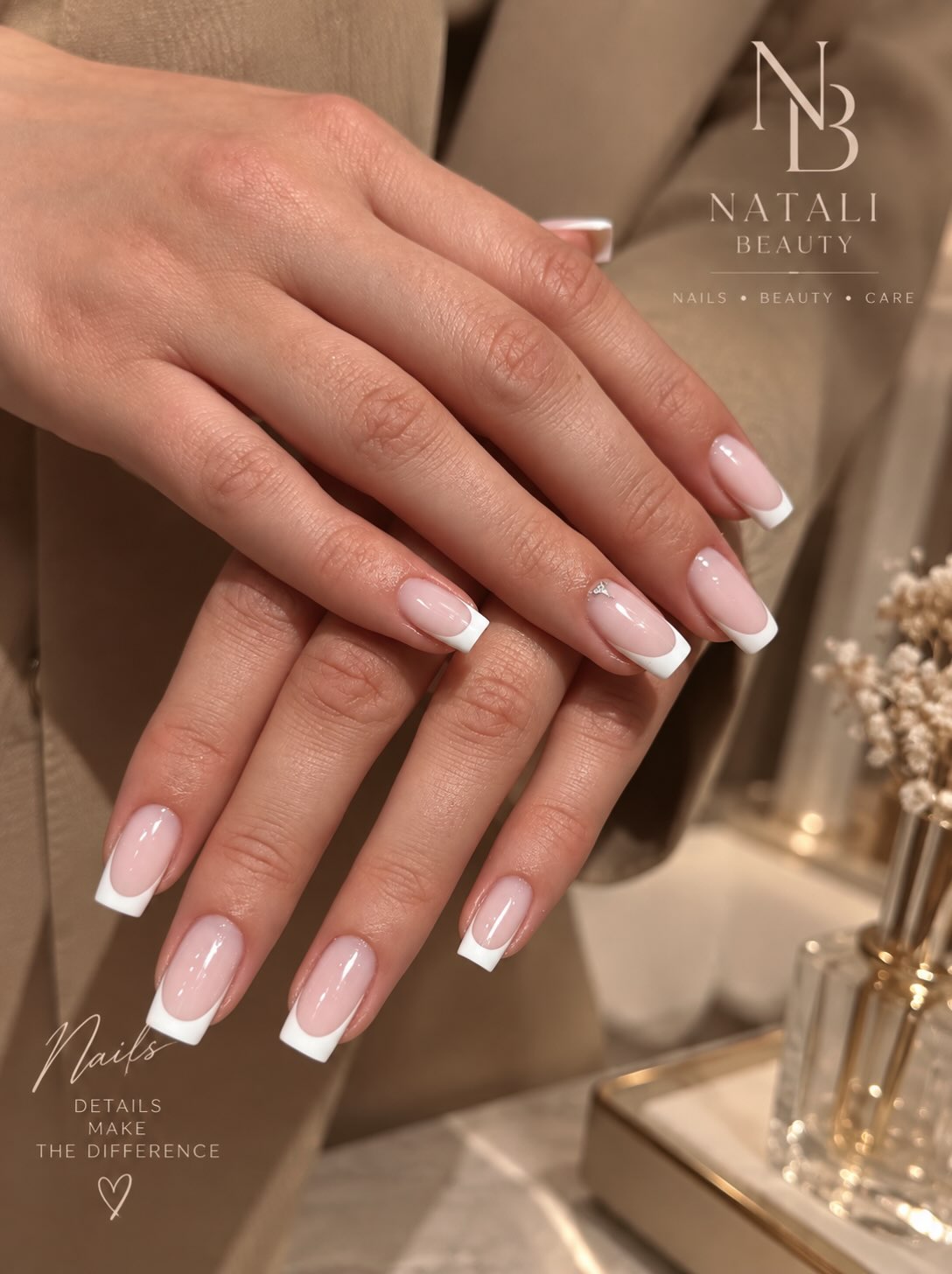 Lange nagels met een witte French